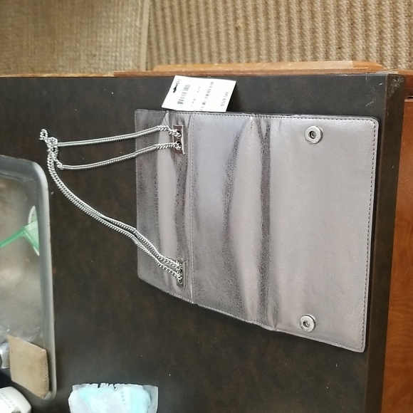 INC womens metallic pewter/silver crossbody clutch with silver chain strap - Picture 3 of 8